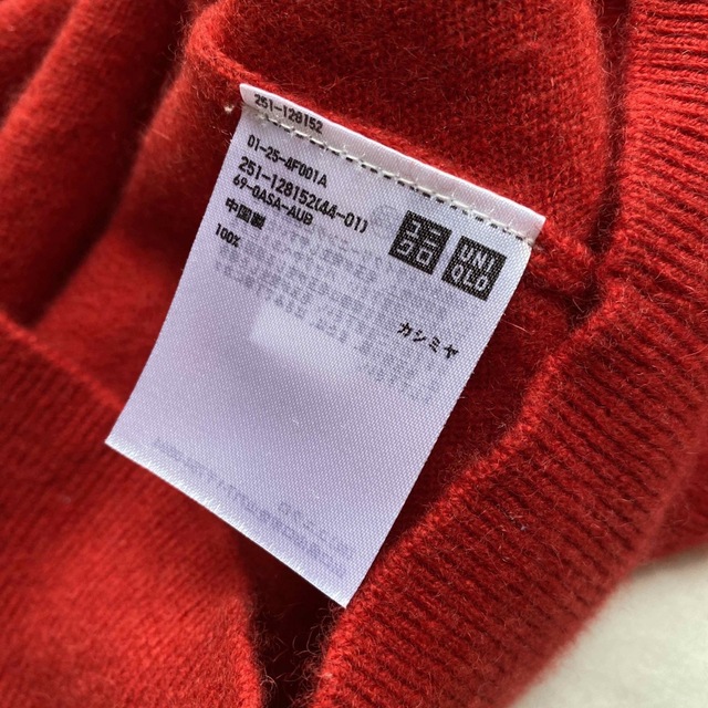 UNIQLO(ユニクロ)の【最終セール❣️】1シーズン着用　UNIQLOカシミヤVネックセーター レディースのトップス(ニット/セーター)の商品写真