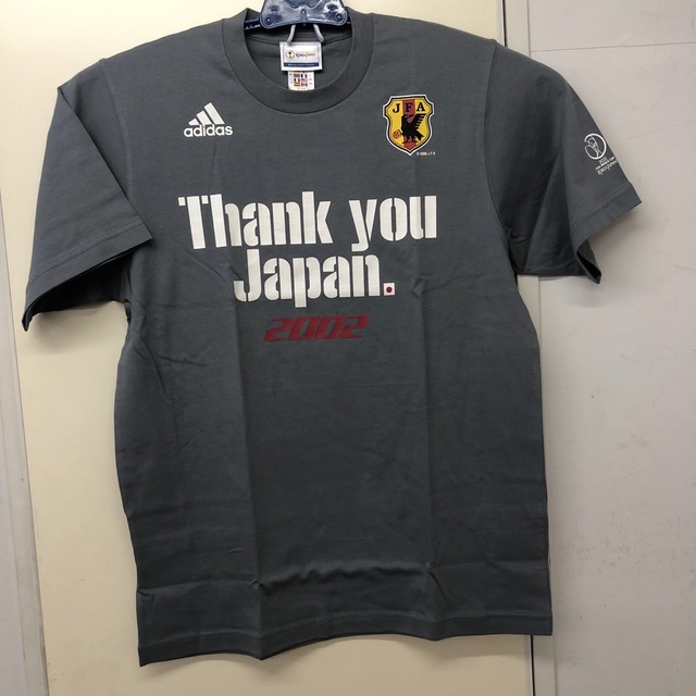 adidas(アディダス)のadidas 2002ありがとう日本Tシャツ スポーツ/アウトドアのサッカー/フットサル(記念品/関連グッズ)の商品写真