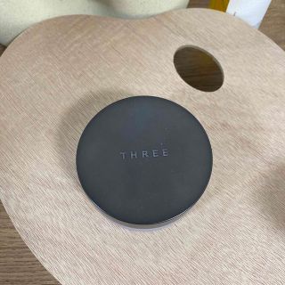 スリー(THREE)のTHEREE ルースパウダー(フェイスパウダー)