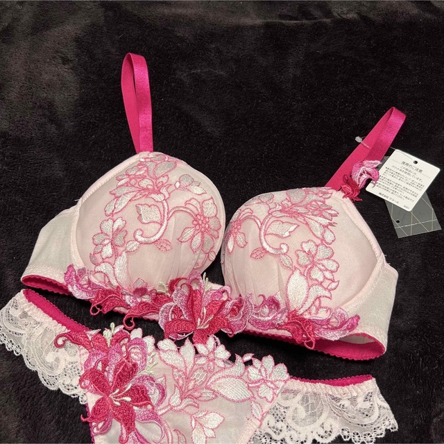 超目玉】 新品、未使用 レトロモダン☆サルート☆新品☆ブラ☆タンガ