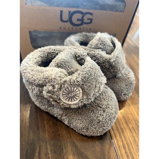 UGG(アグ)の！ぽぽ様専用！UGG Australia ベビーシューズ　XS  0-6ヶ月  キッズ/ベビー/マタニティのベビー靴/シューズ(~14cm)(ブーツ)の商品写真