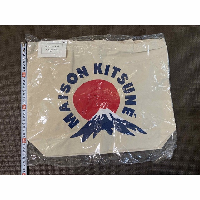 MAISON KITSUNE'(メゾンキツネ)のメゾンキツネ　トートバッグ　富士山 レディースのバッグ(トートバッグ)の商品写真