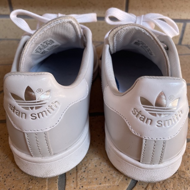 BEAUTY&YOUTH UNITED ARROWS(ビューティアンドユースユナイテッドアローズ)の【別注】adidas レザーSTANSMITH GRAY レディースの靴/シューズ(スニーカー)の商品写真