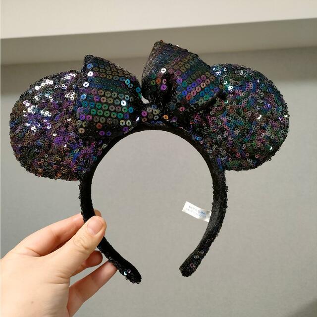 Disney(ディズニー)のミニー♡カチューシャ　スパンコール黒 レディースのヘアアクセサリー(カチューシャ)の商品写真