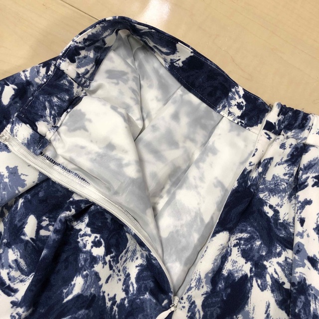 31 Sons de mode(トランテアンソンドゥモード)の青×白フレアースカート レディースのスカート(ひざ丈スカート)の商品写真