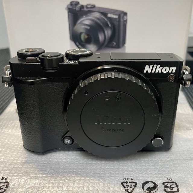 Nikon(ニコン)のNikon 1 J5 付属品も全てあります　美品 スマホ/家電/カメラのカメラ(ミラーレス一眼)の商品写真