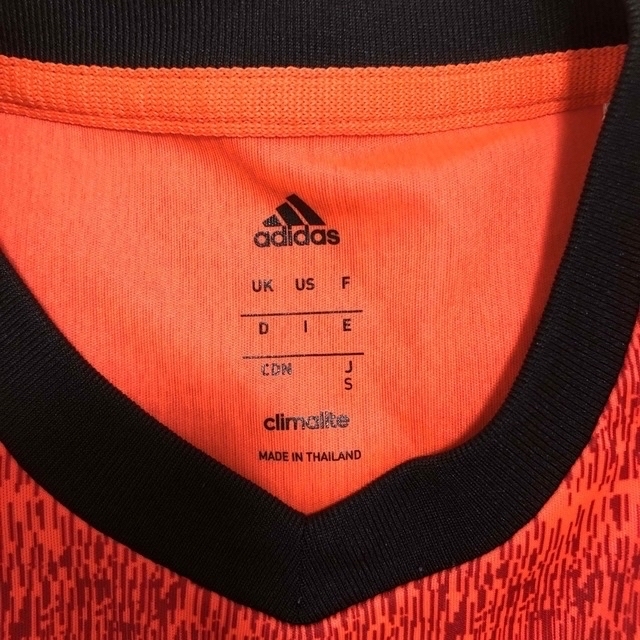 adidas(アディダス)のアディダス　プラクティスシャツSサイズ スポーツ/アウトドアのサッカー/フットサル(ウェア)の商品写真