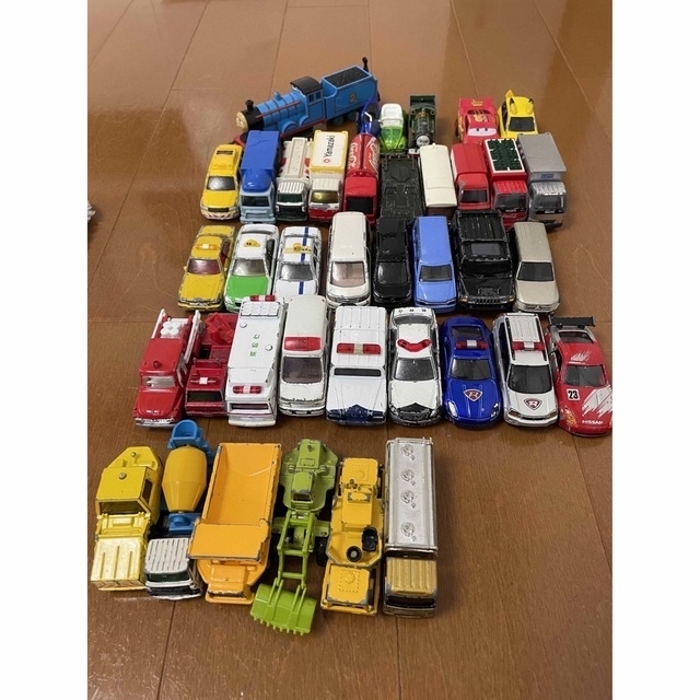 お値下げ!まとめ売りトミカ35台おまけ4台 | フリマアプリ ラクマ