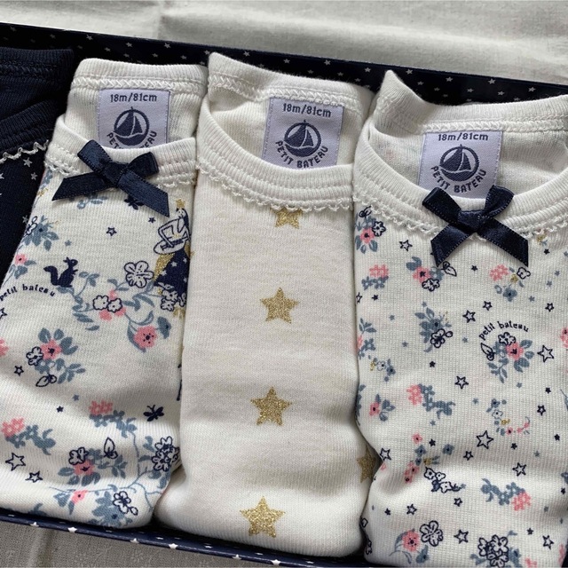 PETIT BATEAU(プチバトー)のプチバトー　長袖ロンパース5枚セット　新品　18m キッズ/ベビー/マタニティのベビー服(~85cm)(ロンパース)の商品写真