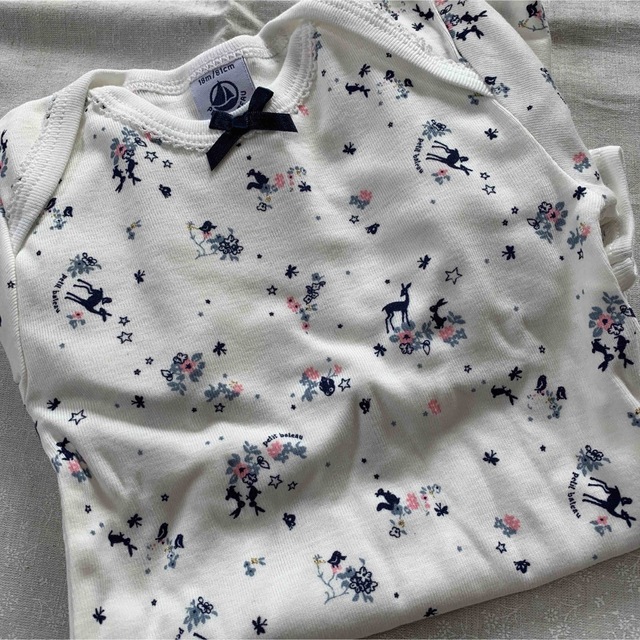 PETIT BATEAU(プチバトー)のプチバトー　長袖ロンパース5枚セット　新品　18m キッズ/ベビー/マタニティのベビー服(~85cm)(ロンパース)の商品写真