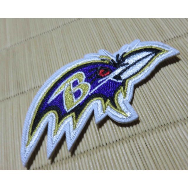 小型BR紫鴉■NFLボルチモア・レイブンズBaltimoreアメフト刺繍ワッペン スポーツ/アウトドアのスポーツ/アウトドア その他(アメリカンフットボール)の商品写真