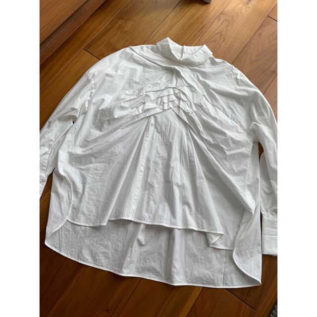 ENFOLD(エンフォルド)のENFOLD エンフォルド ホワイトデザインシャツ レディースのトップス(シャツ/ブラウス(長袖/七分))の商品写真