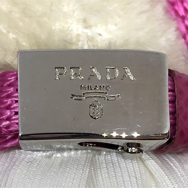 美品　PRADA キーホルダー　チャーム　レザー　女の子　プラダ