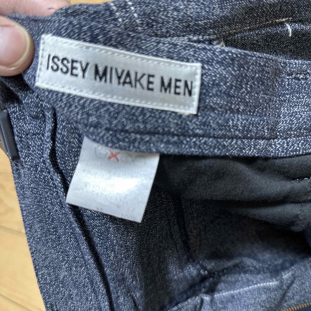 ISSEY MIYAKE(イッセイミヤケ)のイッセイミヤケ ISSEY MIYAKE MEN スラックス メンズのパンツ(スラックス)の商品写真