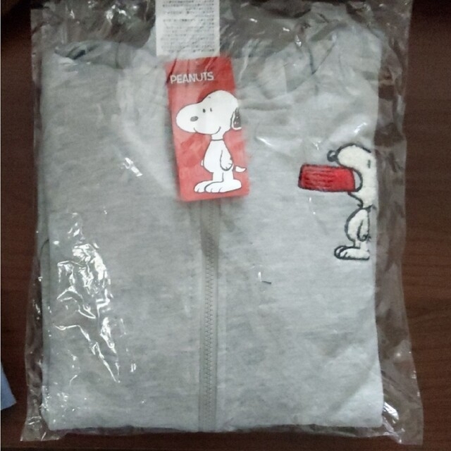 SNOOPY(スヌーピー)のSNOOPY　パーカー　新品未使用 キッズ/ベビー/マタニティのキッズ服女の子用(90cm~)(ジャケット/上着)の商品写真