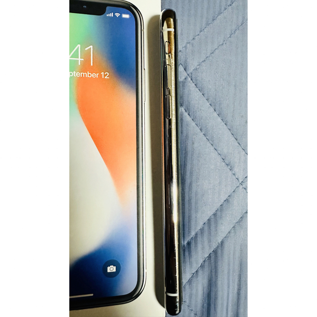 iPhone(アイフォーン)のiPhoneX 256GB(シルバー)docomo SIMロック解除済み スマホ/家電/カメラのスマートフォン/携帯電話(スマートフォン本体)の商品写真