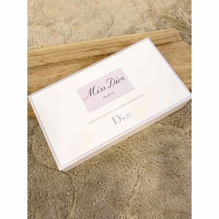 Dior新品未使用ミスディオール限定パレット\u0026香水とスキンケアサンプルつき