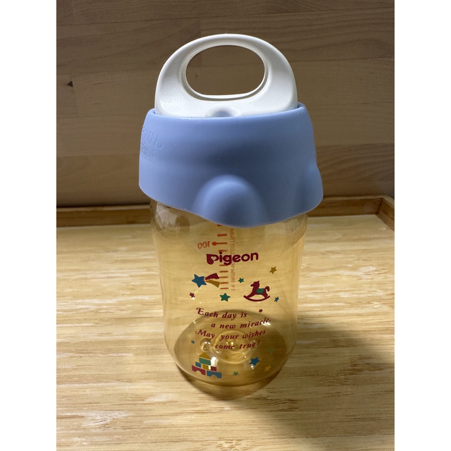 ピジョン 母乳実感 哺乳瓶（乳首Mサイズ付）　電子レンジ用哺乳瓶消毒器　おまけ付