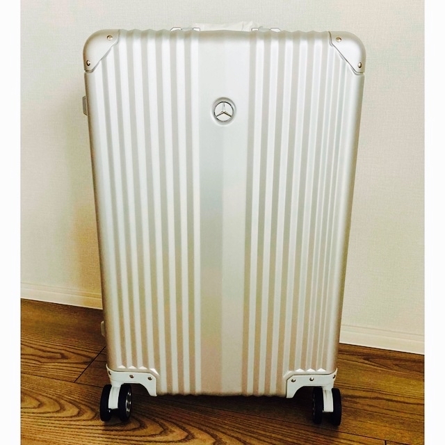 いたノベル 【新品未使用】メルセデス スーツケース 非売品 のあと