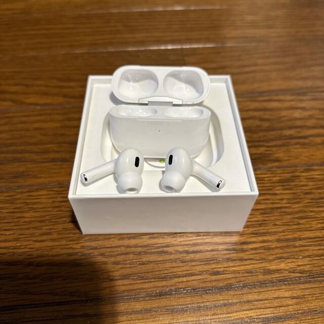 Apple(アップル)の専用・AirPods Pro 第二世代　エアーポッツプロ2 スマホ/家電/カメラのオーディオ機器(ヘッドフォン/イヤフォン)の商品写真