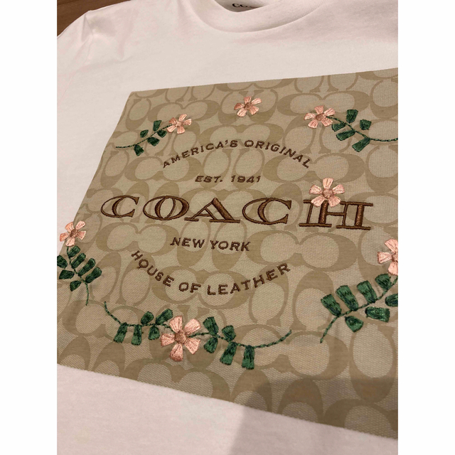 COACH(コーチ)の新品　コーチ　Ｔシャツ Ｓサイズ レディースのトップス(Tシャツ(半袖/袖なし))の商品写真