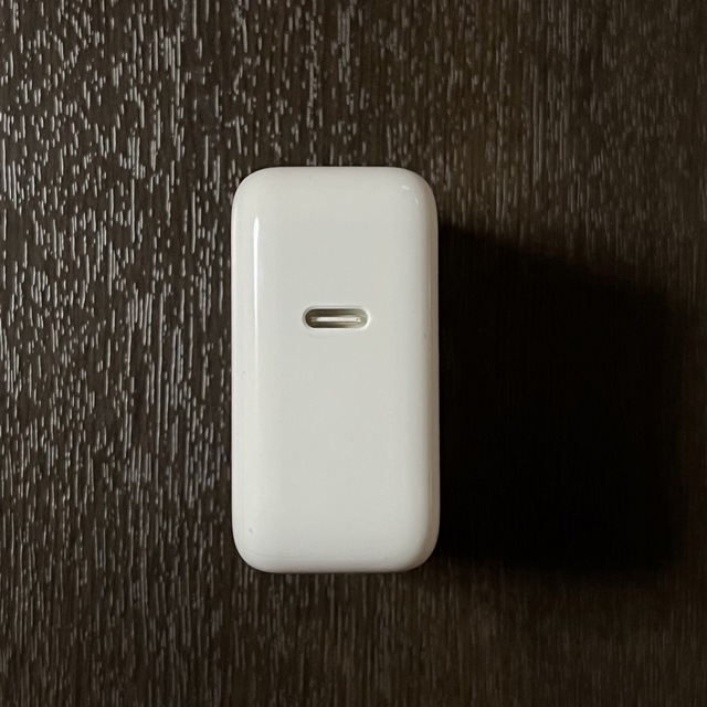 Apple(アップル)のApple純正　USB-C Power Adapter 29W スマホ/家電/カメラのスマートフォン/携帯電話(バッテリー/充電器)の商品写真