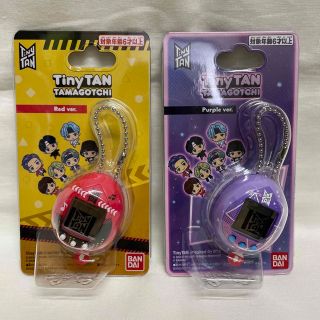 バンダイ(BANDAI)のTinyTAN たまごっち Red ver. ＆ Purple ver.  ②(キャラクターグッズ)