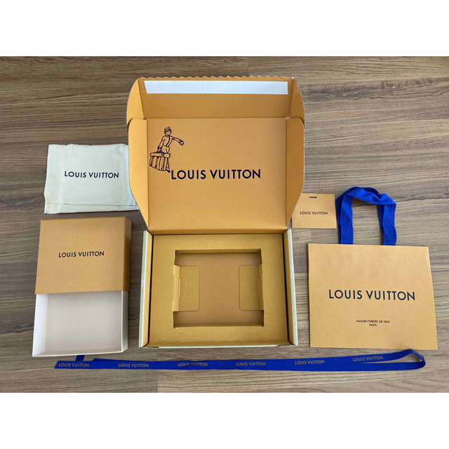 LOUIS VUITTON(ルイヴィトン)のルイヴィトン空箱⭐︎紙袋⭐︎保存袋⭐︎リボン⭐︎配送用箱⭐︎メッセージカード メンズのメンズ その他(その他)の商品写真