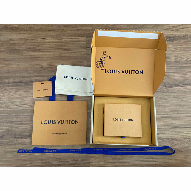LOUIS VUITTON - ルイヴィトン空箱⭐︎紙袋⭐︎保存袋⭐︎リボン LOUIS VUITTON - ルイヴィトン空箱⭐︎紙袋⭐︎保存袋⭐︎リボン