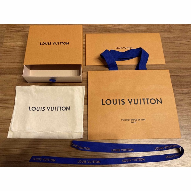 ルイヴィトン(LOUIS VUITTON)空箱・紙袋・メッセージカード・リボン