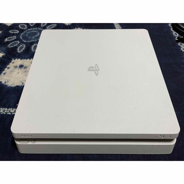 PlayStation4(プレイステーション4)のPlayStation 4 エンタメ/ホビーのゲームソフト/ゲーム機本体(家庭用ゲーム機本体)の商品写真