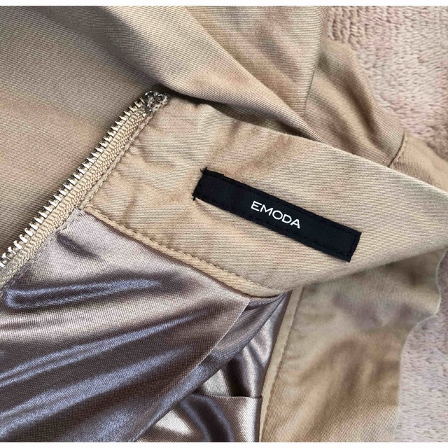 EMODA(エモダ)のEMODA フレアスカート　ベージュ レディースのスカート(ひざ丈スカート)の商品写真