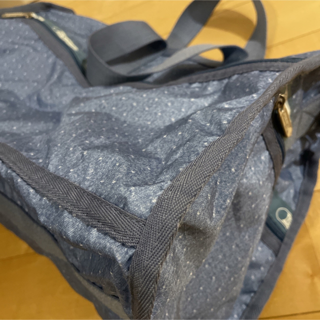 LeSportsac(レスポートサック)のレスポートサック ＊ミディアムウィークエンダー＊ブルー＊デニム調カラー＊ドット レディースのバッグ(ボストンバッグ)の商品写真