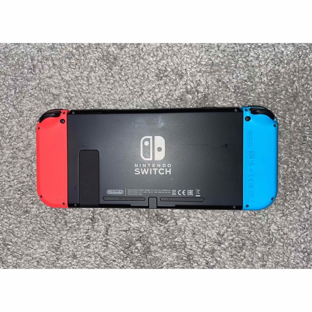 任天堂(ニンテンドウ)のNintendo Switch 本体 ネオンブルー/ネオンレッド  エンタメ/ホビーのゲームソフト/ゲーム機本体(家庭用ゲーム機本体)の商品写真