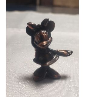 ディズニー(Disney)のディズニー　銅像型ミニー置物（４cm）(置物)