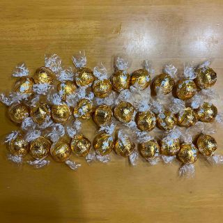 リンツ(Lindt)のリンツ　ホワイトチョコレート30個(菓子/デザート)