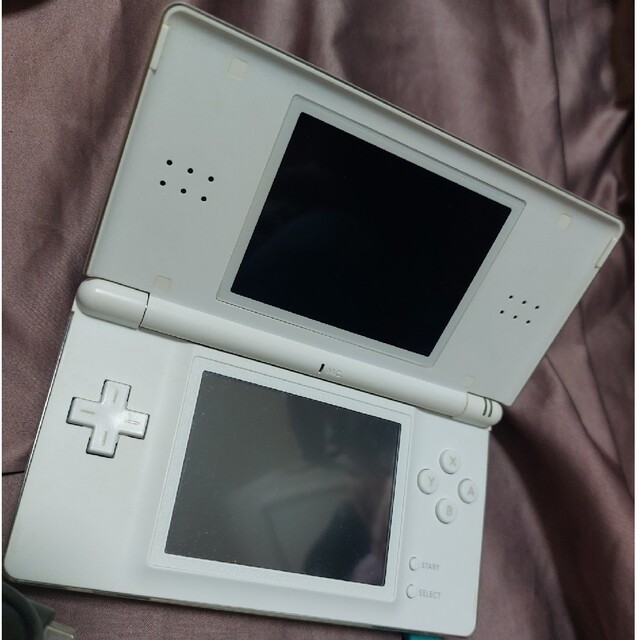 ニンテンドーDS(ニンテンドーDS)のNintendo DS ライト　本体 エンタメ/ホビーのゲームソフト/ゲーム機本体(携帯用ゲーム機本体)の商品写真