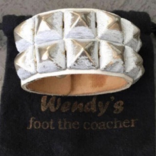 ウェンディズアンドフットザコーチャー(Wendy's & foot the coacher)のWendy's & foot the coacher  スタッズ リストバンド(ブレスレット)