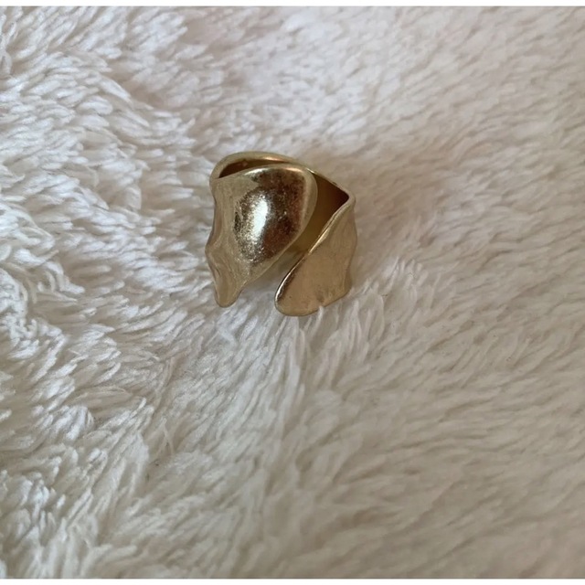 clear(クリア)の指輪 アシンメトリー ワイド リング　ゴールド　CLEA レディースのアクセサリー(リング(指輪))の商品写真