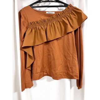 ローズバッドカップルズ(ROSE BUD)の【美品】ローズバッド　フリル付ロンT(Tシャツ(長袖/七分))