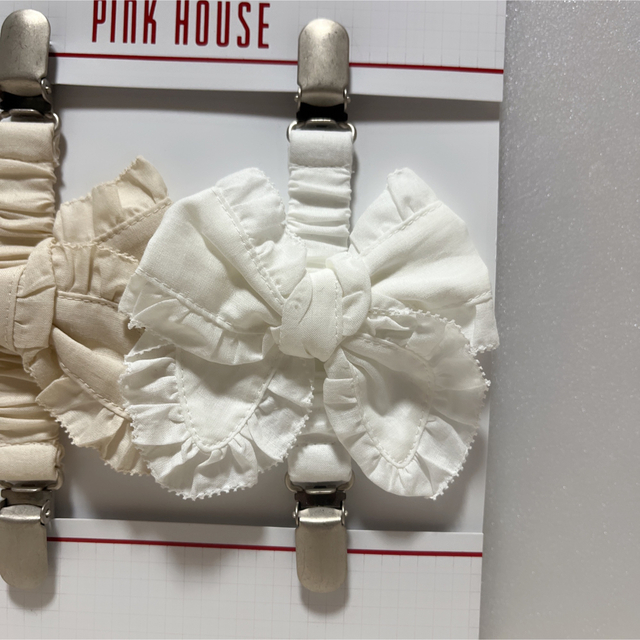 PINK HOUSE(ピンクハウス)のピンクハウス　ピコフリルリボン　たくし上げクリップ　白系 レディースのファッション小物(その他)の商品写真