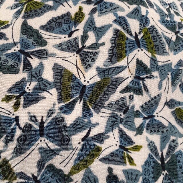 中古品 七分袖 蝶々柄　水色系　クスミ Blue 青色　上着　トップス　羽織り レディースの水着/浴衣(その他)の商品写真