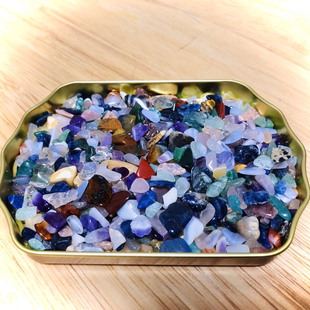 【宝石】くず石 さざれ石 100g【天然石】 ハンドメイドの素材/材料(各種パーツ)の商品写真