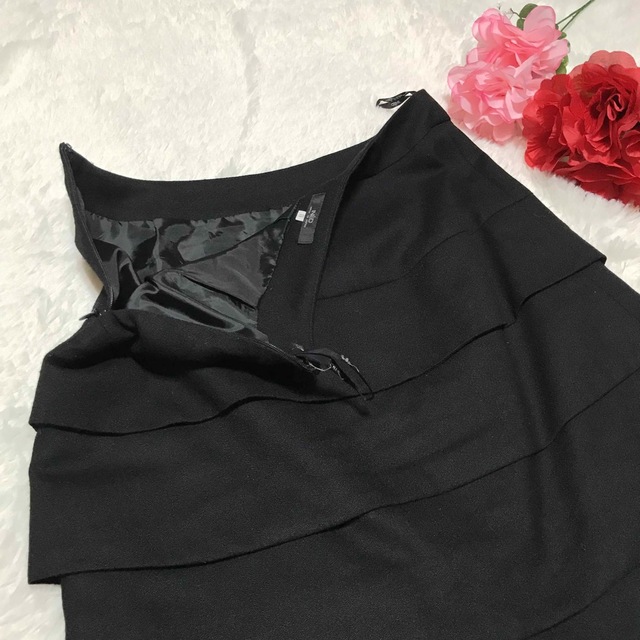 INED(イネド)のINED イネド ティアードスカート ひざ丈 ウール ブラック  レディースのスカート(ひざ丈スカート)の商品写真
