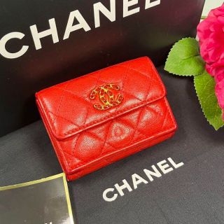 シャネル(CHANEL)の✨美品✨ シャネル　シャネル19 　マトラッセ　ミニ財布　赤　レッド(財布)