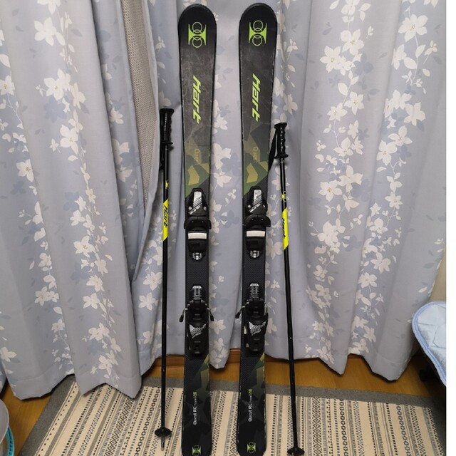 正月価格　ハート　スキー板128cm、ビンディング、ストック　３点セット | フリマアプリ ラクマ
