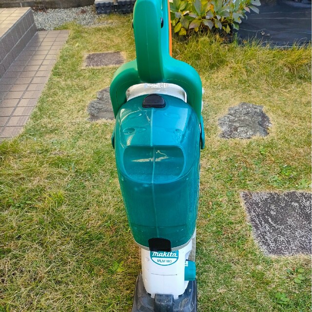 Makita(マキタ)のmakita 芝刈り機　mlm160 インテリア/住まい/日用品のインテリア/住まい/日用品 その他(その他)の商品写真