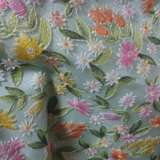ローズティアラ 46サイズ チューリップ刺繍ワンピース - ひざ丈ワンピース