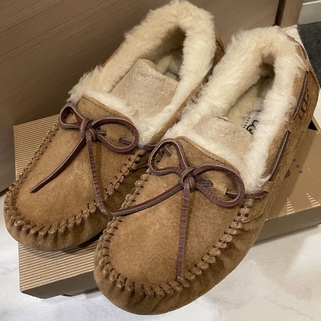 美品 UGG タイリン モカシン アグ tylin 24 7 フラットシューズ