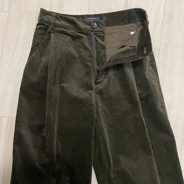 UNITED ARROWS green label relaxing(ユナイテッドアローズグリーンレーベルリラクシング)のSporting & Style ユナイテッドアローズ ベロアパンツ　緑　36 レディースのパンツ(カジュアルパンツ)の商品写真